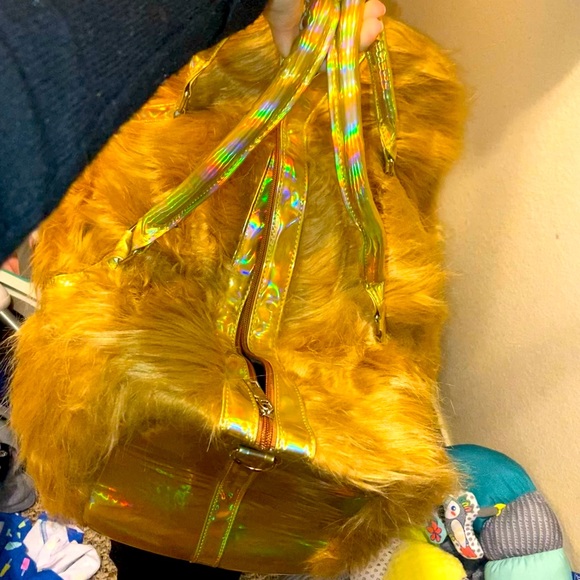 GOLD HOLOGRAPHIC WILD FAUX FUR LARGE DUFFLE BAG - Picture 2 of 5